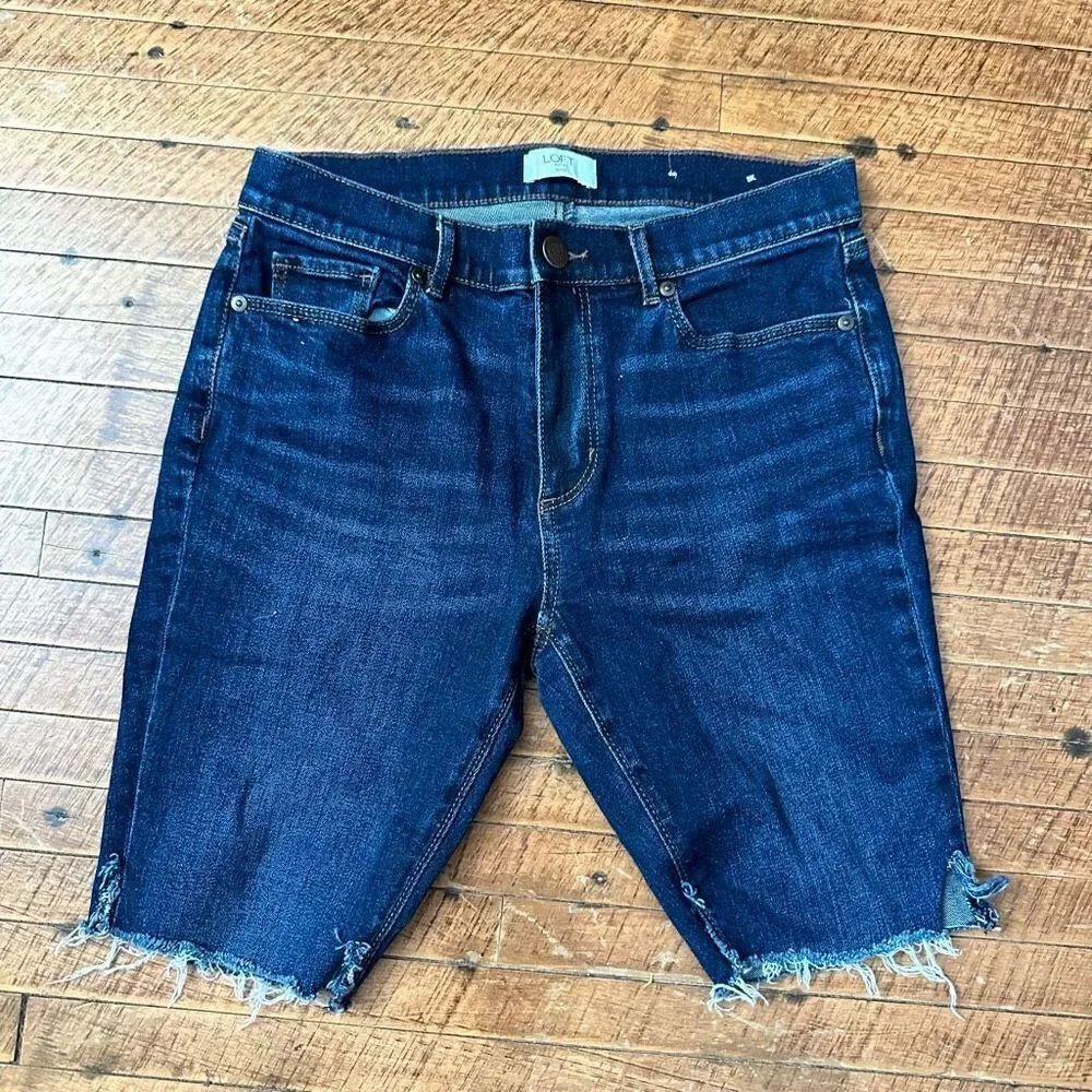 Ann Taylor dark wash raw hem sz 6 Bermuda shorts